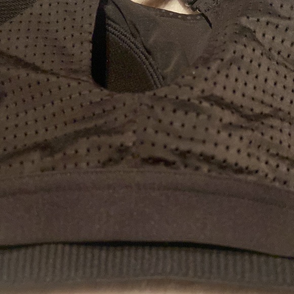 Victoria Sport Size 36C Lightweight Black Sport Bra - Picture 5 of 10